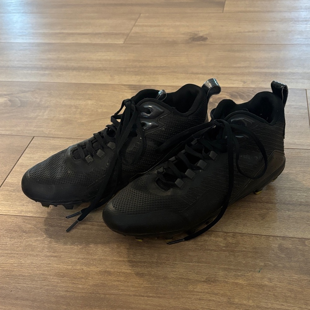 Men’s black football cleats, used for one season only, men’s size 7